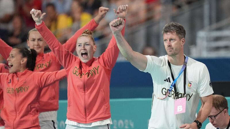 Dank KI und Ballermann: Handballerinnen haben endlich Spaß Bundestrainer Markus Gaugisch war zufrieden mit der Leistung seiner Spielerinnen.
