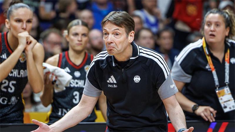 Plötzlich Weltklasse: Basketballerinnen leben ihren WM-Traum Bundestrainer Olaf Lange hat die deutschen Basketballerinnen auf ein anderes Niveau gehoben.