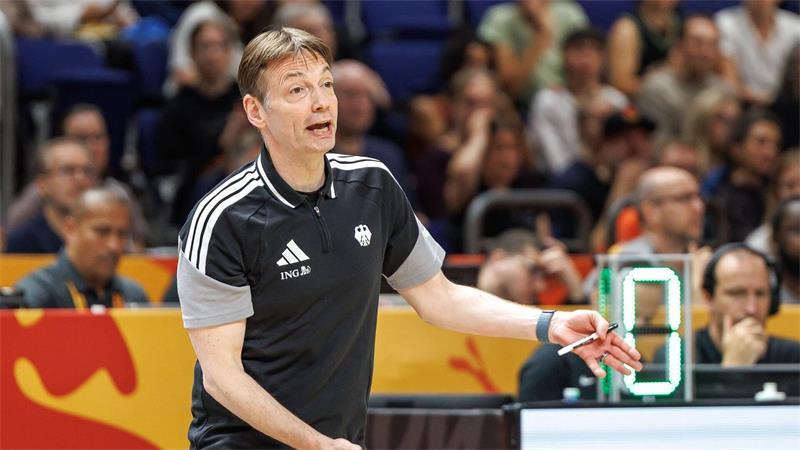 „Macherinnen“ in Tränen: Was vom Basketball-Fest bleibt Bundestrainer Olaf Lange kritisiert die Bundesliga.
