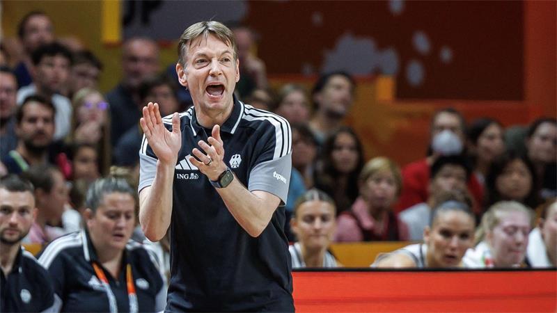 „Ein wenig Gänsehaut“: Nowitzki bejubelt Basketballerinnen Bundestrainer Olaf Lange war sehr zufrieden mit der Leistung des deutschen Teams.