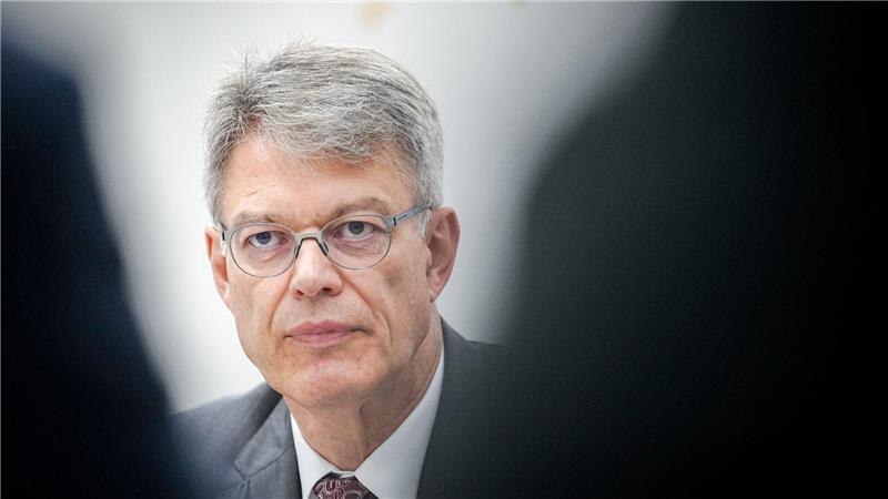 Schnieder: Bis 2032 sollen marode Brücken saniert sein Bundesverkehrsminister Patrick Schnieder hat das Thema Brückensanierung geerbt.