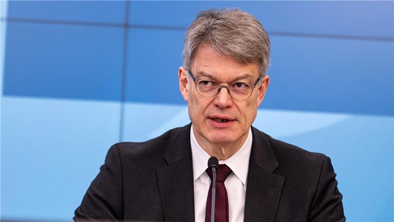 Bundesverkehrsminister Schnieder: „Ich halte Führerscheinkosten von rund 3.500 Euro, wie wir sie derzeit haben, für zu teuer.“