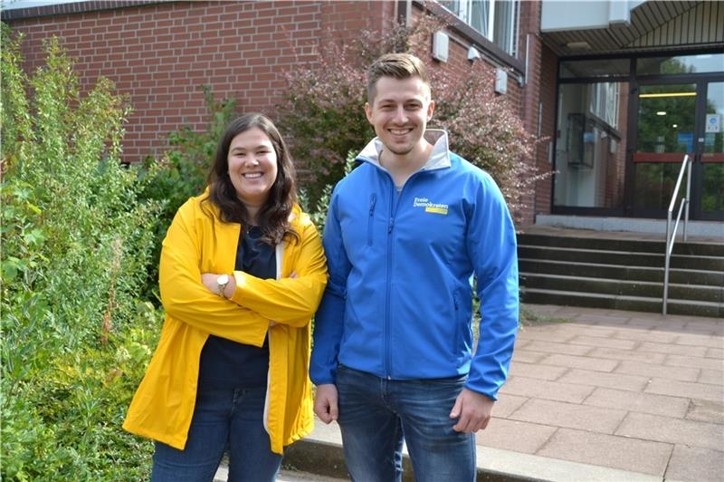 Vorsitzende in Stade: Womit die Liberalen bei jungen Menschen punkten Bundesvorsitzende der Jungen Liberalen Franziska Brandmann mit dem Stader FDP-Landtagskandidat Kilian Würsig.