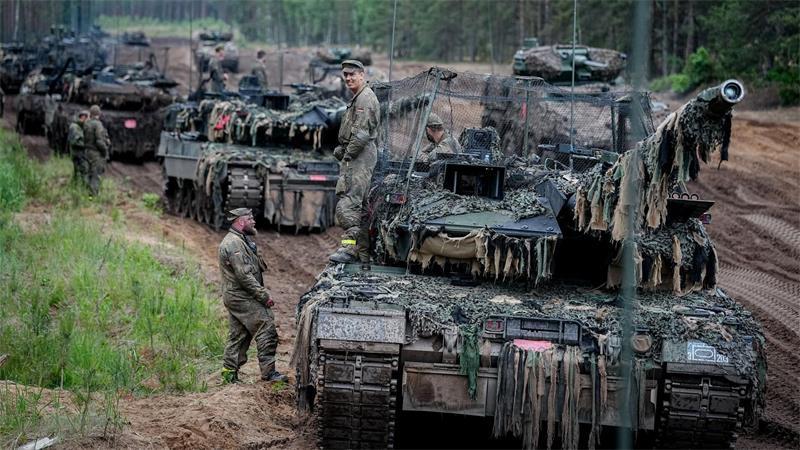 Panzerbauer Rheinmetall erschließt Weltall als Geschäftsfeld Bundeswehr-Panzer bei einer Übung in Litauen. Die Satellitenaufnahmen sollen auch der deutschen Brigade in dem baltischen Land helfen.