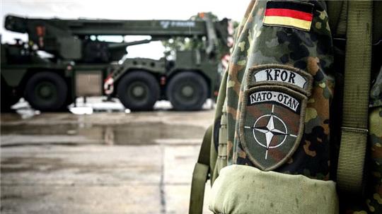 Bundeswehrsoldatin der deutschen Kfor im kosovarischen Prizren.