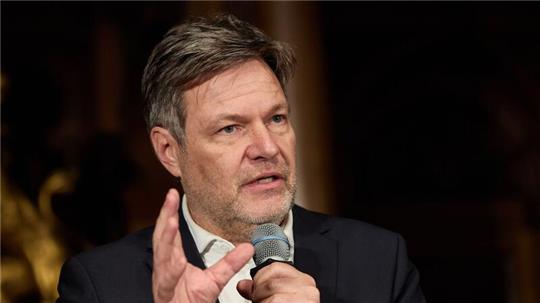 Bundeswirtschaftsminister Robert Habeck spricht beim Neujahrsempfang der Grünen-Bürgerschaftsfraktion in Hamburg.
