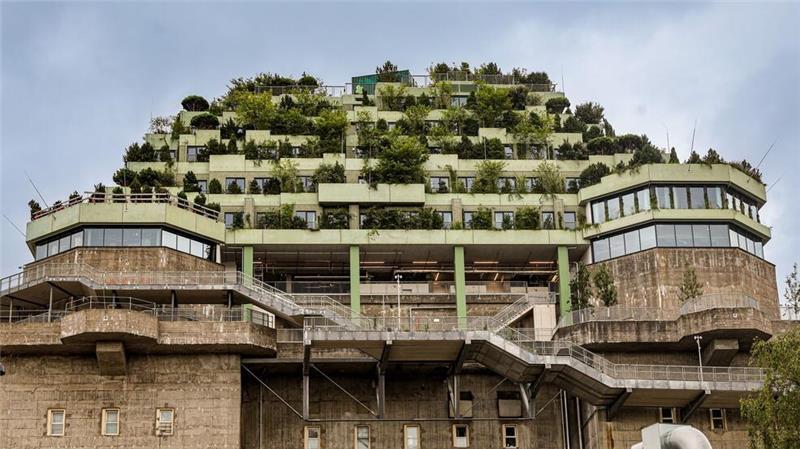 Bunkeranlagen, wie dieser Flakbunker aus dem Zweiten Weltkrieg in Hamburg (St. Pauli), wurden in Friedenszeiten unter anderem zu Kunst- und Kulturstätten umgestaltet. 