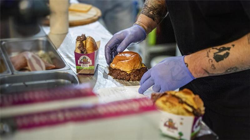 „Smash Bros“: Fast Food mit gutem Gewissen und einer Portion Innovation Burger-Kreationen, die begeistern: Super Smash Bros bringt Qualität und Style nach Bremerhaven.