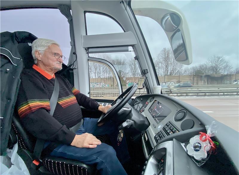 Busfahrer Klaus Ubert fährt die BSV-Fans zum Auswärtsspiel nach Halle.
