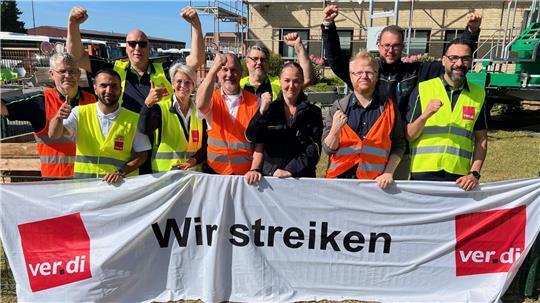 Busfahrer der KVG in Stade zeigten sich während des Warnstreiks kampfbereit.
