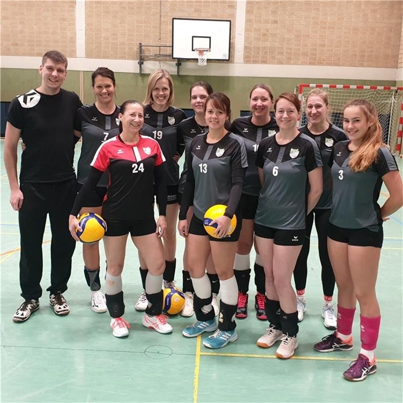 Buxtehude hat sich mit den Zugängen Sarah Kretschmer (Nr. 13) und Jessica Holst (Zweite von rechts) verstärkt. Foto: Verein