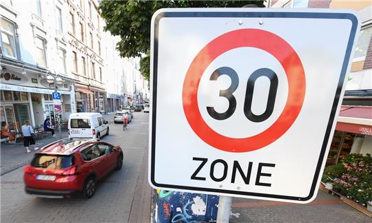 Buxtehude schließt sich einer Verkehrs-Initiative an, um autonomer in der Verkehrspolitik zu sein. Foto: dpa (Symbolbild)