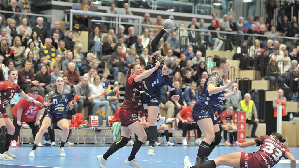 Buxtehuder SV - HSG Bensheim/Auerbach in der Halle Nord am 30. Dezember 2025.