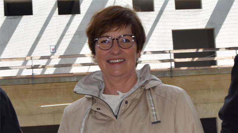 Buxtehudes Bürgermeisterin Katja Oldenburg-Schmidt beim Richtfest für die neue Halle Nord.