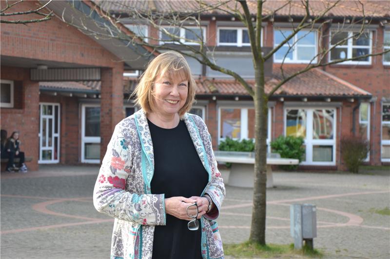 „Bye Bye, Ursel“: Die Schulleiterin Ursel Schirmer verlässt die Oberschule Steinkirchen und geht in den Ruhestand. Foto Meybohm
