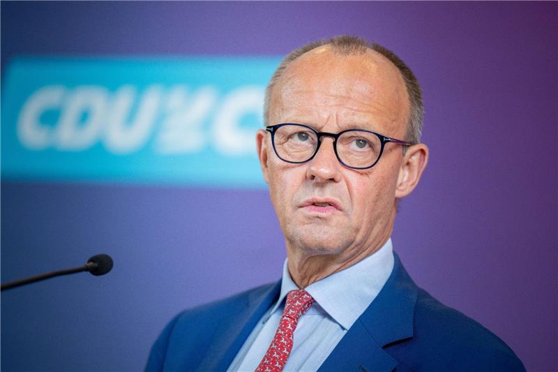 CDU-Chéf Friedrich Merz sorgt mit einer Aussage über Migranten für Empörung.