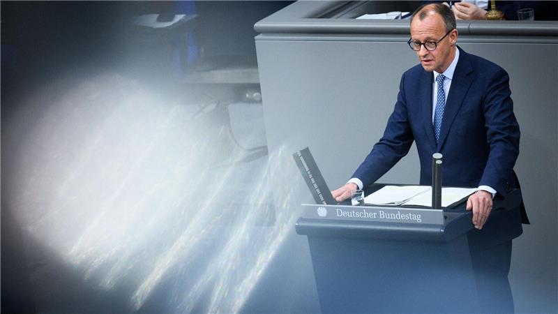 CDU-Chef Merz geht im Finanzstreit auf die Grünen zu.