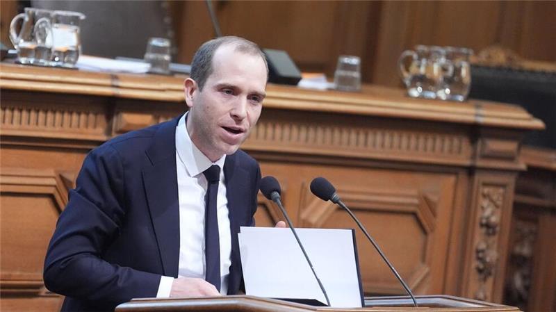 Bürgerschaft nutzt letzte Sitzung zu Generalabrechnung CDU-Fraktionschef Dennis Thering warf dem rot-grünen Senat Versäumnisse in der Verkehrs- und Wirtschaftspolitik vor.