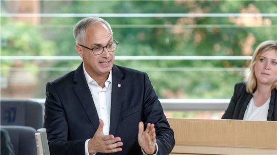 CDU-Fraktionschef Tobias Koch sieht gute Chancen für Schleswig-Holsteins Wirtschaft. (Archivbild)