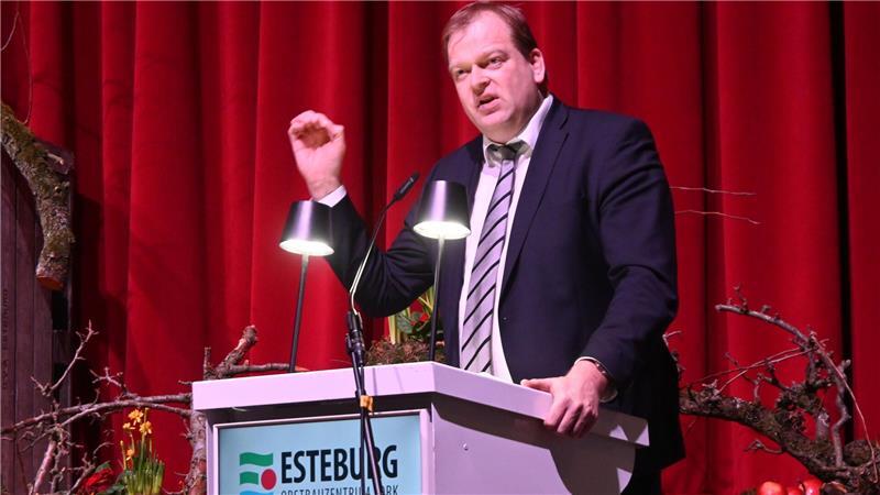 CDU-Fraktionsvize Albert Stegemann stellte sich hinter die Forderungen der Obstbauer, doch die Partei regiere in Berlin nicht allein.