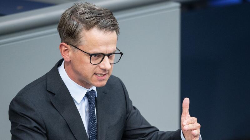 Reizthema Bürgergeld: Debatte über schärfere Regeln CDU-Generelsekretär Linnemann ist dafür, das Bürgergeld für einige Empfänger gegebenfalls auch ganz zu streichen. (Archivbild)