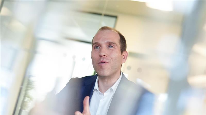 Oppositionsführer zieht Negativbilanz zu 100 Tagen Rot-Grün CDU-Landeschef Dennis Thering stellt dem rot-grünen Senat ein schlechtes 100-Tage-Zeugnis aus.