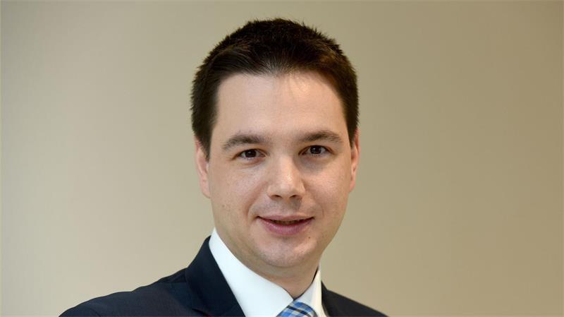 Teure Führerscheine – Diskussion über Fahrlehrer als Prüfer CDU-Politiker Scharrelmann setzt sich für Reformen ein, die den Führerschein günstiger machen sollen. (Archivbild)