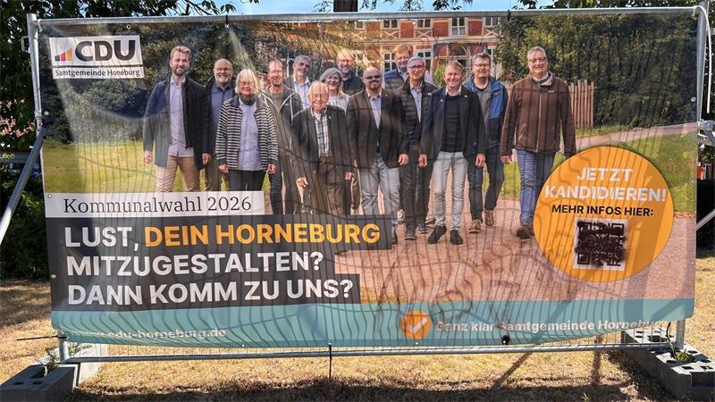 Wahlkampf in und um Stade: Das Kreuz mit den Wahlplakaten CDU-Poster in Horneburg: ein Fragezeichen zu viel.