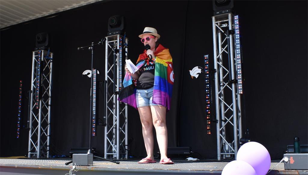 CSD Stade 2026 Die SPD-Bundestagsabgeordnete Corinna Lange steht dem CSD Stade a...