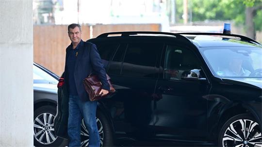CSU-Chef Söder fuhr am Kanzleramt vor.