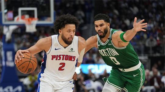 Cade Cunningham (l) führte die Pistons zu einem Comeback-Sieg gegen Boston.