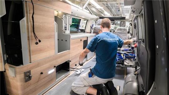 Californa-Montage bei VW in Hannover: Künftig soll das Zubehör den Modellnamen als Marke tragen.