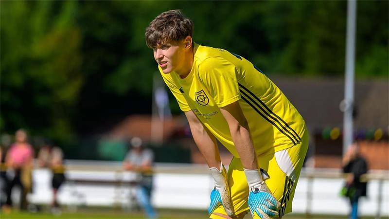 Tor mit Folgen und geknackte Schallmauern: So irre lief die Stader Saison Calvin Offermann ist eigentlich Torhüter und nebenberuflich Torjäger.