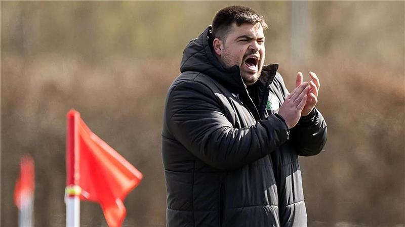 Drama in Bargstedt? Krönt sich Bützfleth gegen selbstbewusste „Eiche“ Can Yildiz trainiert den TuSV seit drei Jahren.