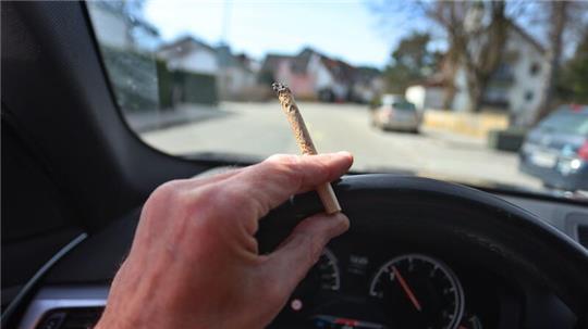Cannabis am Steuer: Die Polizei in Sachsen-Anhalt will Verkehrskontrollen verstärken.
