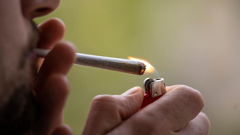 Cannabis soll im Betäubungsmittelgesetz von der Liste der verbotenen Substanzen gestrichen werden.