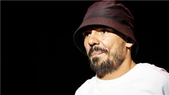 Capital Bra tritt nicht im Wehldorfer MTP auf, betrübt scheint der Rapper deswegen nicht zu sein. 