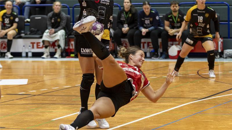 Starke Abwehrspielerin: BSV holt Neuzugang aus der 2. Bundesliga Carina Senel spielt am Kreis und deckt hinten im Innenblock.