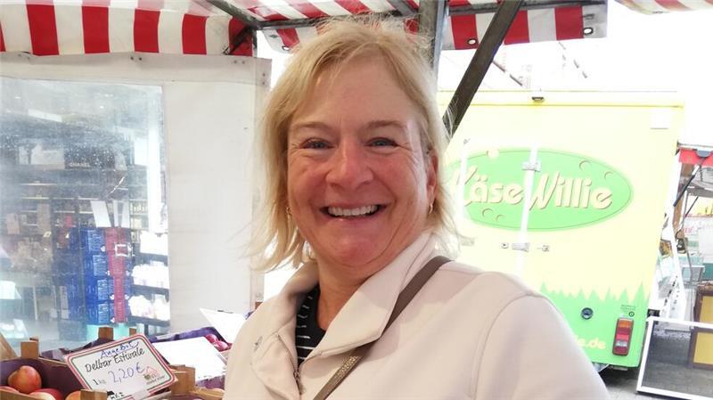 Carina Wiebalck trifft sich regelmäßig mit einer Freundin auf dem Wochenmarkt.