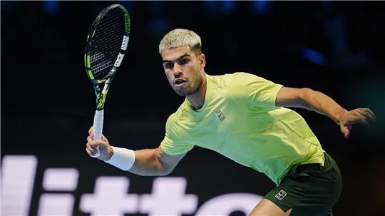 Carlos Alcaraz gewinnt sein Auftaktmatch bei den ATP Finals.