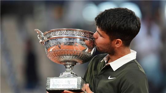 Carlos Alcaraz holt seinen fünften Grand-Slam-Titel.