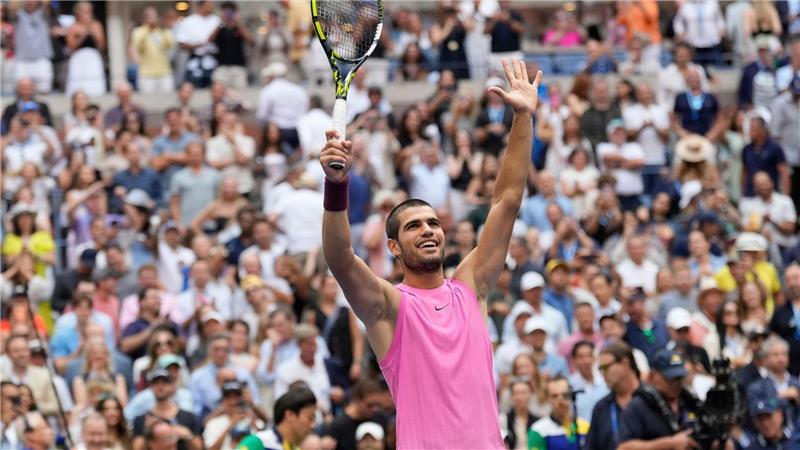 Trump auf Tribüne: Historisches Finale Sinner kontra Alcaraz Carlos Alcaraz möchte im Finale der US Open Jannik Sinner als Nummer eins der Welt ablösen.