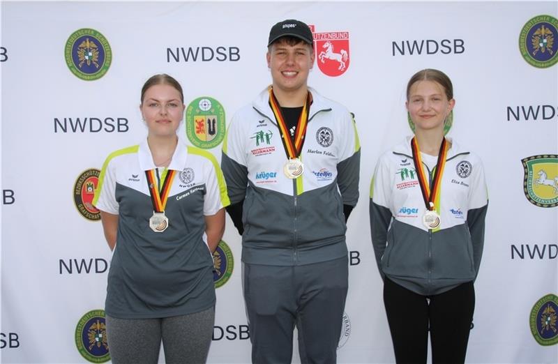 Heinbockels Nachwuchs sorgt für Medaillen in München Carmen Hartmann, Marlon Feldhaus und Elisa Bruns (v.l.) holten Silber für Heinbockel. Foto: BSV Stade (nomo)