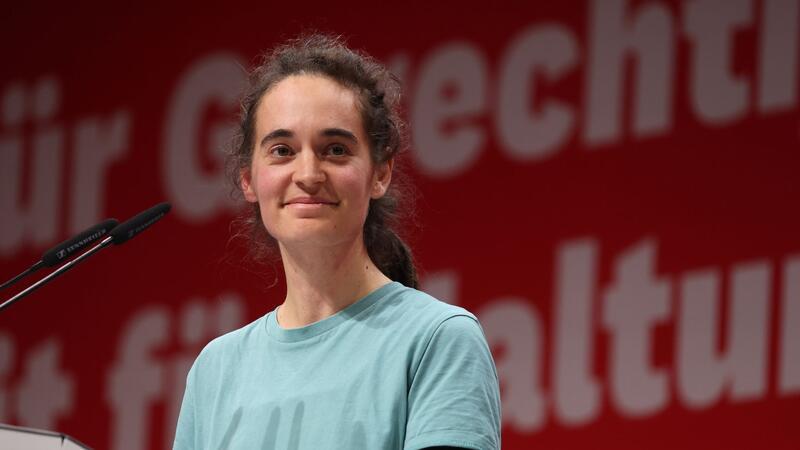 Spitzenduo und Programm: Linke bereit für Europawahlkampf Carola Rackete spricht Parteitag in Augsburg.