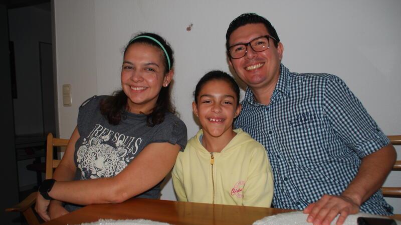 Carolina, Valentina und Yeison Ramirez fühlen sich in ihrer Wohnung in Sauensiek sehr wohl - und vor allem sicher.