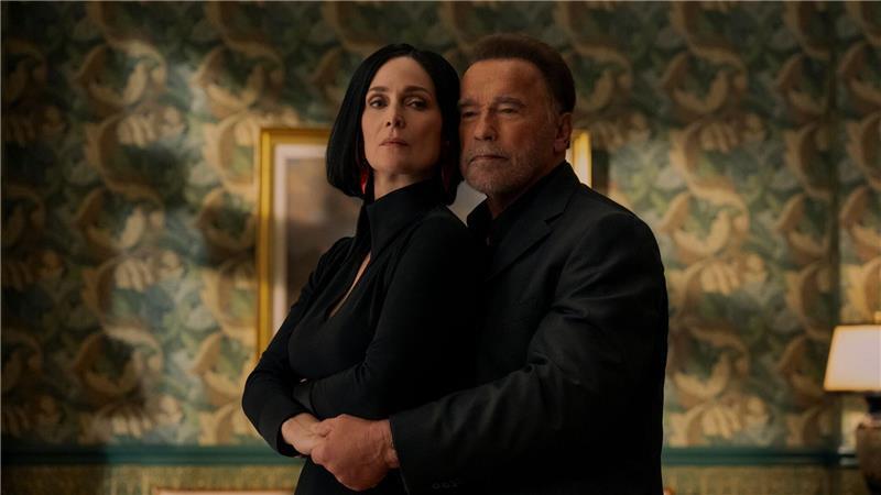 Schwarzenegger in „Fubar“: Action mit Schnuckiputzi Carrie-Anne Moss und Arnold Schwarzenegger in „Fubar“: Die zweite Staffel ist seit 12.6. beim Streamingdienst Netflix zu sehen.