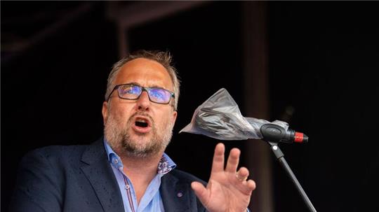 Carsten Burckhardt ist Vorstandsmitglied der IG Bau und setzt sich für höhere Löhne ein.