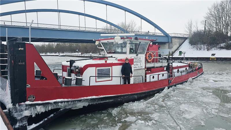 Carsten Kling ist mit seinem Eisbrecher im Einsatz.