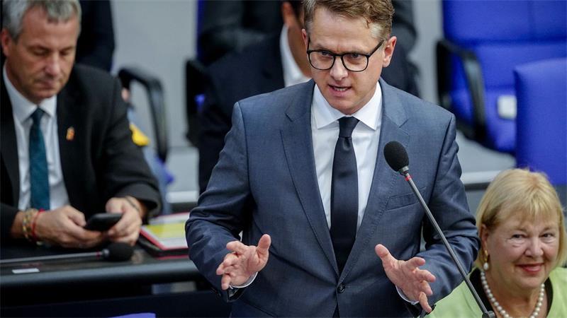 Kassen warnen vor Pflege-Blockade - „Geld alle“ Carsten Linnemann drückt als Gesundheitsminister bei der Pflegereform aufs Tempo. (Archivfoto)
