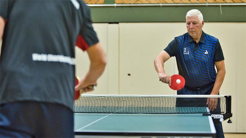 Von null auf WM: Ein Anfänger zeigt, wie man Zweifel überwindet Carsten Roosen hat früher schon in Harsefeld Tischtennis gespielt. Bei der WM tritt er gegen die Weltspitze an.